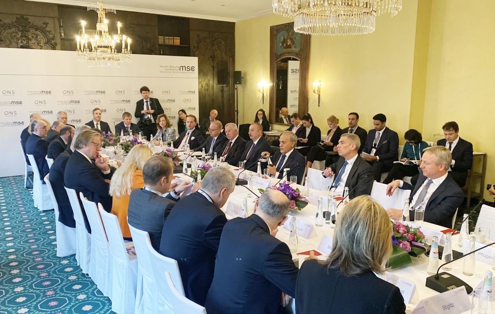Prezident İlham Əliyev Münxen Təhlükəsizlik Konfransı çərçivəsində “Enerji təhlükəsizliyi” mövzusunda dəyirmi masada iştirak edib (FOTO) (YENİLƏNİB)