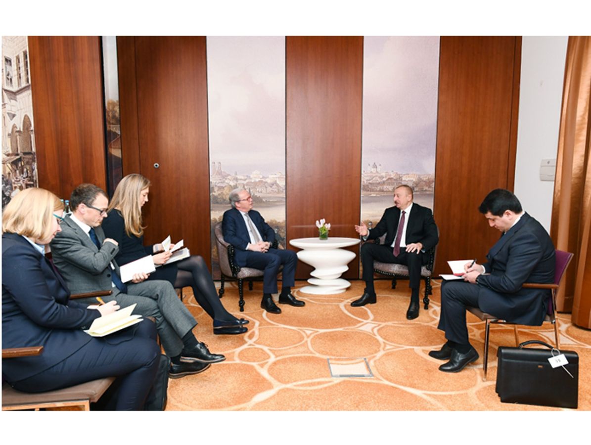 Prezident İlham Əliyev Münxendə Dünya Bankının icraçı direktoru ilə görüşüb (FOTO) (YENİLƏNİB)