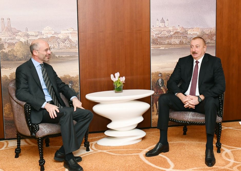 Prezident İlham Əliyev Münxendə Beynəlxalq Böhran Qrupunun prezidenti və baş icraçı direktoru ilə görüşüb (FOTO) (YENİLƏNİB)