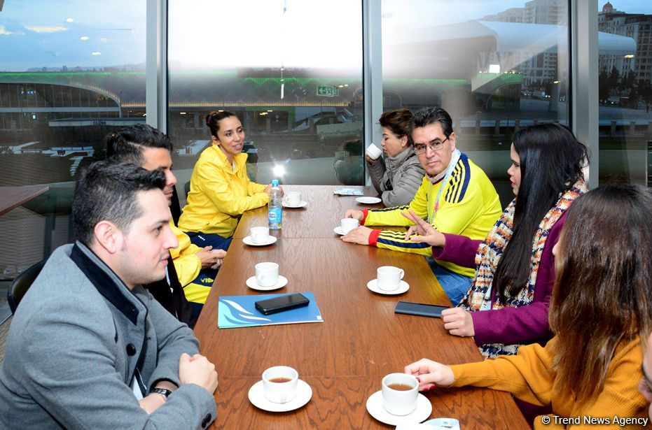 Kolumbiya səfiri batut gimnastikası və tamblinq üzrə Dünya Kuboku çərçivəsində idmançılarla görüşüb (FOTO)
