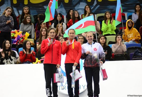 Batut gimnastikasında fərdi proqramda qaliblər və mükafatçıların mükafatlandırma mərasimi olub (FOTO)