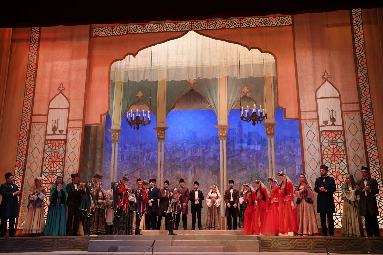 “Arşın mal alan” operettası anşlaqla keçib (FOTO/VİDEO)