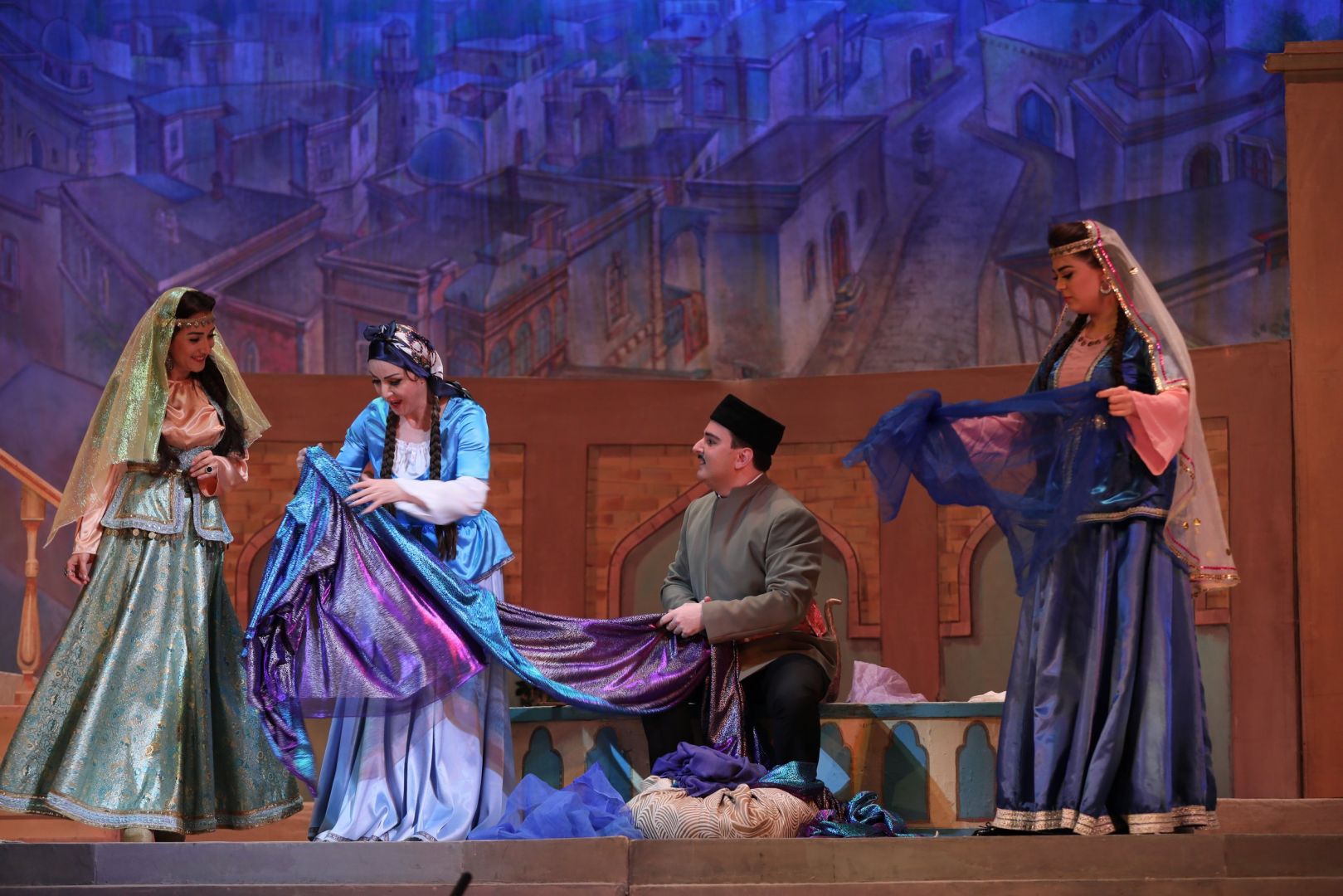 “Arşın mal alan” operettası anşlaqla keçib (FOTO/VİDEO)