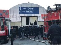 “Sədərək” Ticarət Mərkəzində yanğın başlayıb (FOTO)