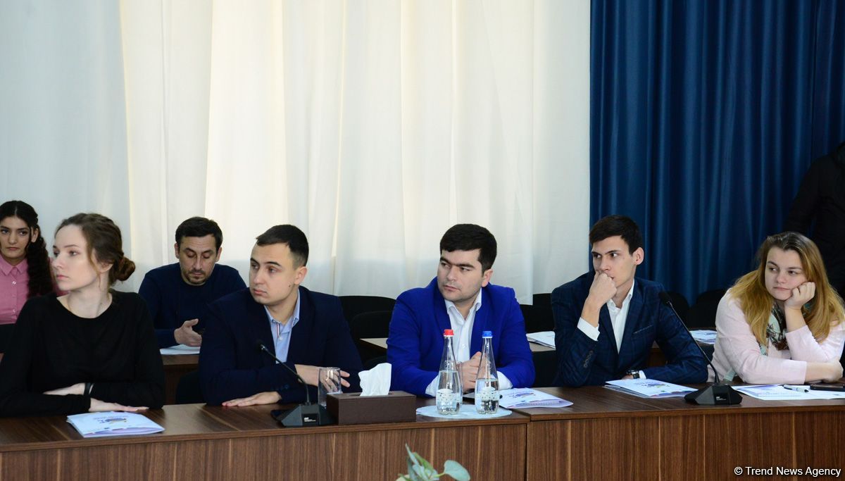 Xəzəryanı dövlətlərin könüllü fəaliyyətinin təcrübələri müzakirə edilir (FOTO)