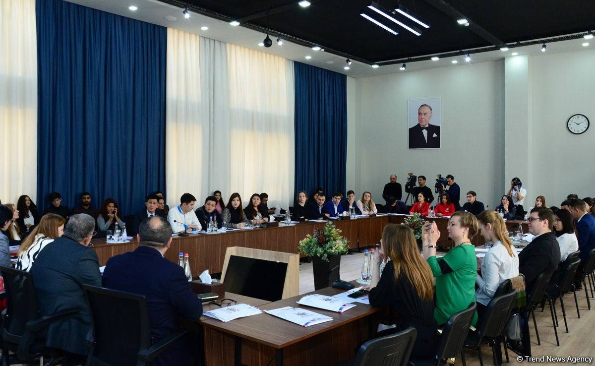 Xəzəryanı dövlətlərin könüllü fəaliyyətinin təcrübələri müzakirə edilir (FOTO)