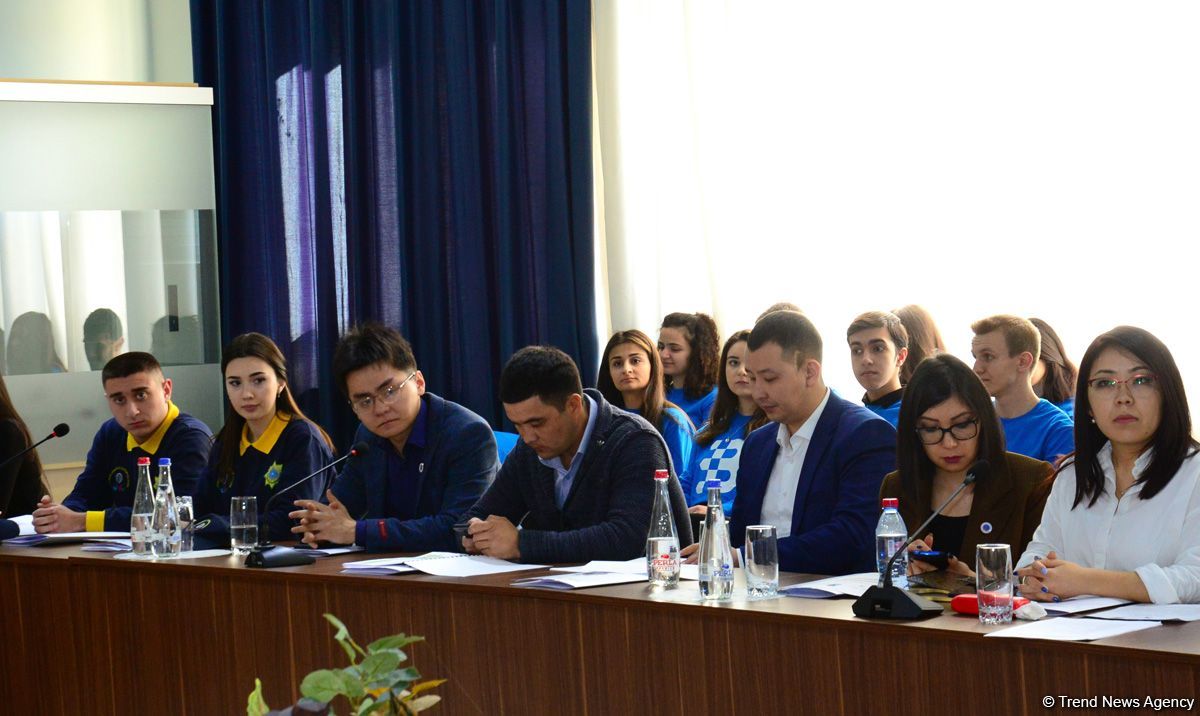 Xəzəryanı dövlətlərin könüllü fəaliyyətinin təcrübələri müzakirə edilir (FOTO)