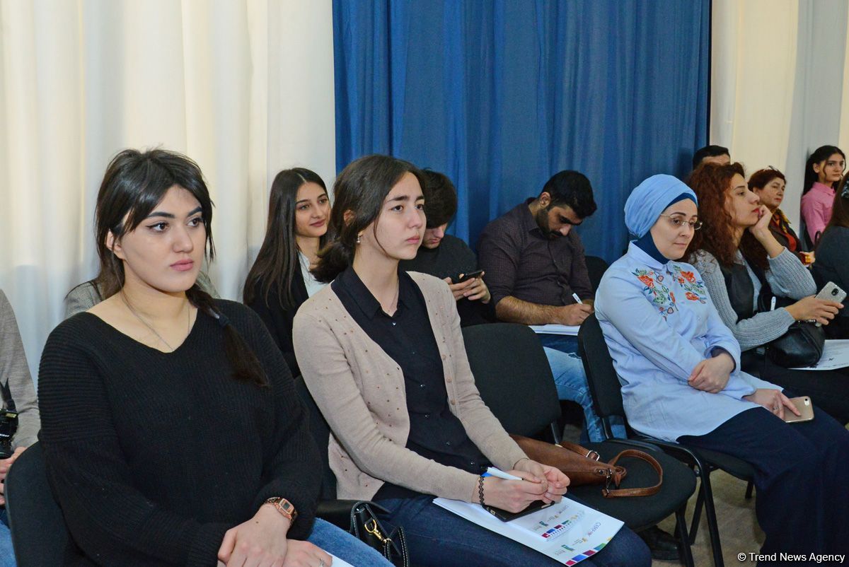 Xəzəryanı dövlətlərin könüllü fəaliyyətinin təcrübələri müzakirə edilir (FOTO)