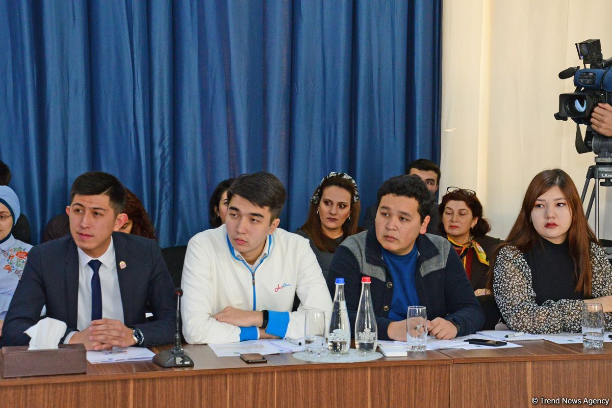 Xəzəryanı dövlətlərin könüllü fəaliyyətinin təcrübələri müzakirə edilir (FOTO)