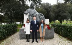 Prezident İlham Əliyev və birinci xanım Mehriban Əliyeva Romada dahi Azərbaycan şairi və mütəfəkkiri Nizami Gəncəvinin abidəsini ziyarət ediblər (FOTO)