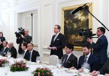 Prezident İlham Əliyev İtaliyanın ən iri şirkətlərinin rəhbərləri ilə birgə işçi nahar edib (FOTO) (YENİLƏNİB)