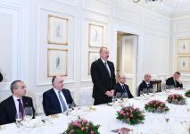 Prezident İlham Əliyev İtaliyanın ən iri şirkətlərinin rəhbərləri ilə birgə işçi nahar edib (FOTO) (YENİLƏNİB)