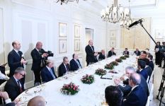 Prezident İlham Əliyev İtaliyanın ən iri şirkətlərinin rəhbərləri ilə birgə işçi nahar edib (FOTO) (YENİLƏNİB)