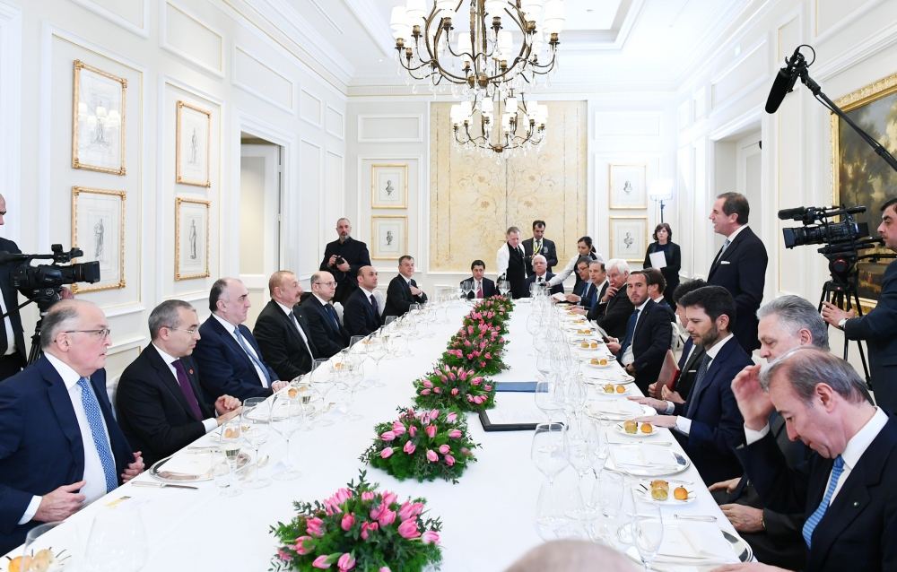 Prezident İlham Əliyev İtaliyanın ən iri şirkətlərinin rəhbərləri ilə birgə işçi nahar edib (FOTO) (YENİLƏNİB)