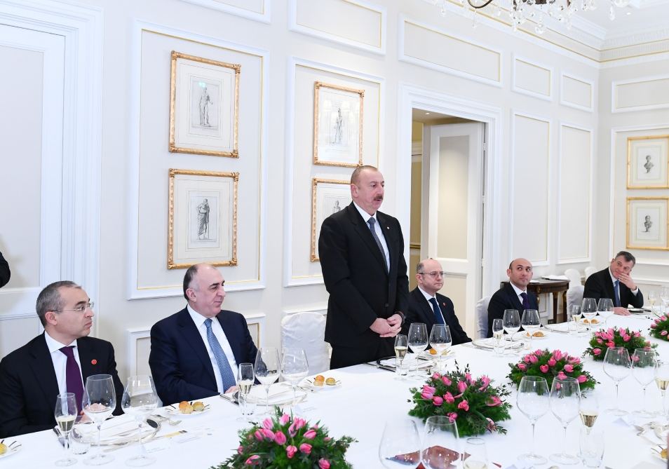 Prezident İlham Əliyev İtaliyanın ən iri şirkətlərinin rəhbərləri ilə birgə işçi nahar edib (FOTO) (YENİLƏNİB)