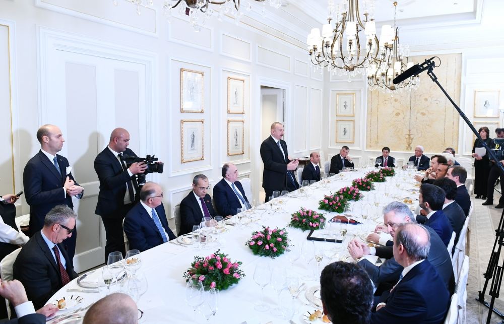 Prezident İlham Əliyev İtaliyanın ən iri şirkətlərinin rəhbərləri ilə birgə işçi nahar edib (FOTO) (YENİLƏNİB)