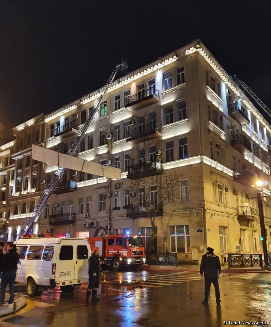 Bakıda yaşayış binasında yanğın söndürülüb (FOTO) (ƏLAVƏ OLUNUB-2)