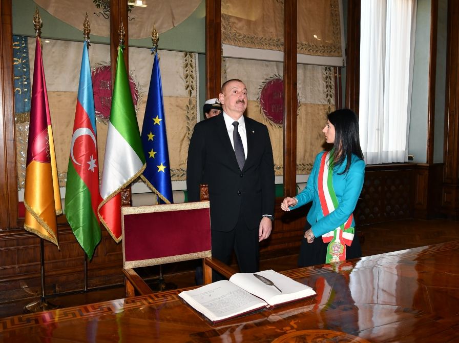 Prezident İlham Əliyev Roma şəhərinin meri ilə görüşüb (FOTO)