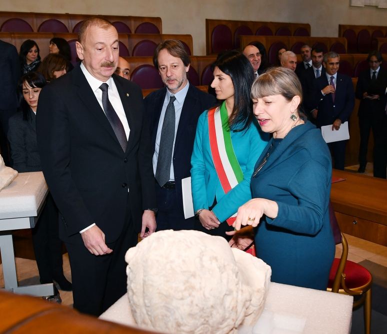 Prezident İlham Əliyev Roma şəhərinin meri ilə görüşüb (FOTO)