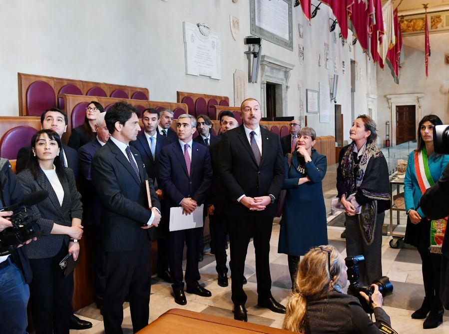 Prezident İlham Əliyev Roma şəhərinin meri ilə görüşüb (FOTO)