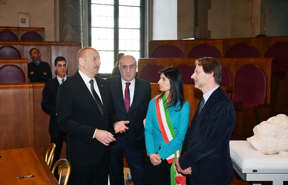 Prezident İlham Əliyev Roma şəhərinin meri ilə görüşüb (FOTO)