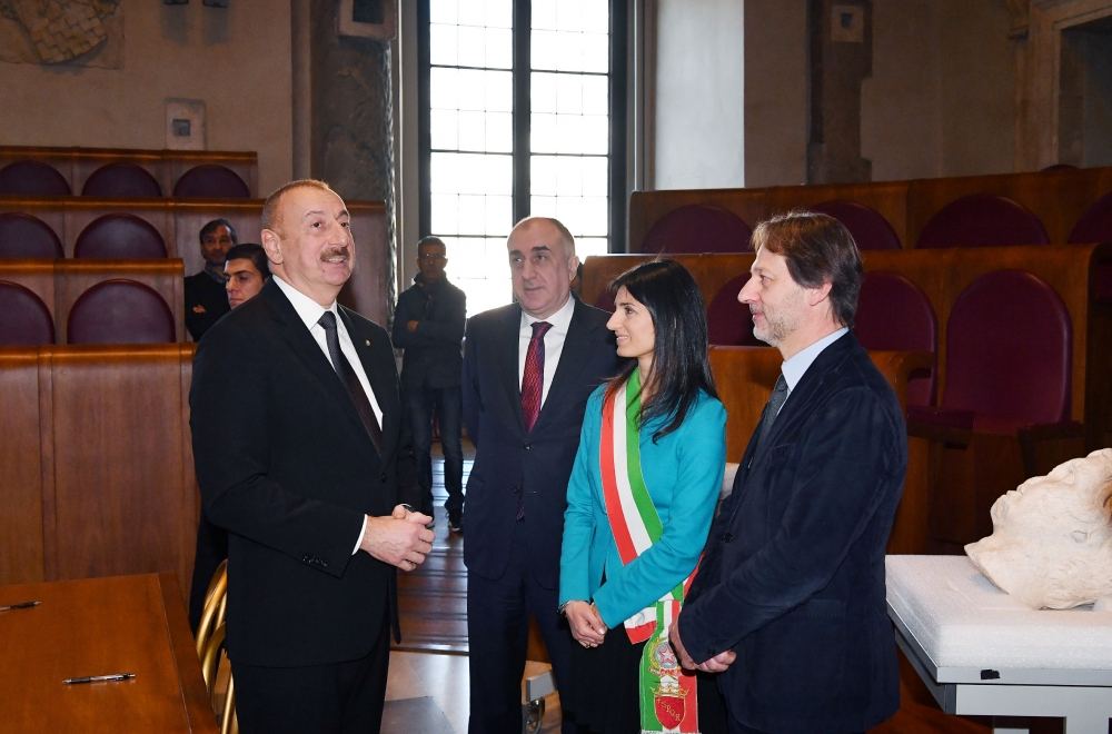 Prezident İlham Əliyev Roma şəhərinin meri ilə görüşüb (FOTO)