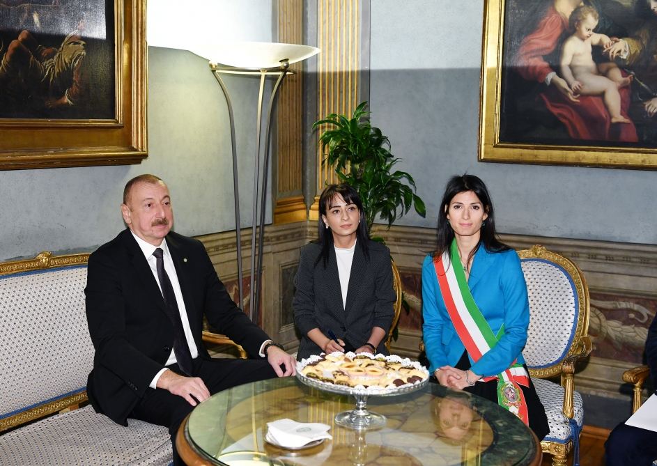 Prezident İlham Əliyev Roma şəhərinin meri ilə görüşüb (FOTO)