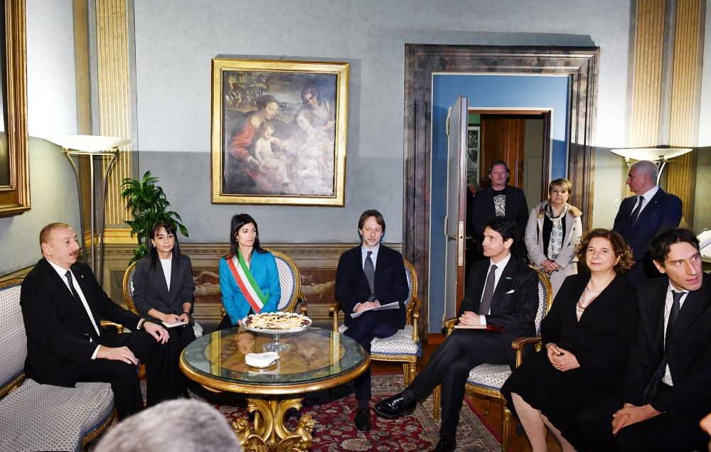Prezident İlham Əliyev Roma şəhərinin meri ilə görüşüb (FOTO)
