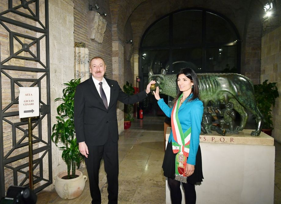 Prezident İlham Əliyev Roma şəhərinin meri ilə görüşüb (FOTO)