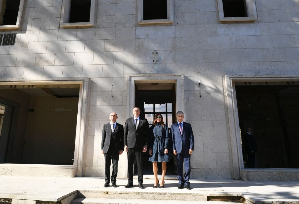Prezident İlham Əliyev və birinci xanım Mehriban Əliyeva Romada Azərbaycan Mədəniyyət Mərkəzi üçün nəzərdə tutulan bina ilə tanış olublar (FOTO)