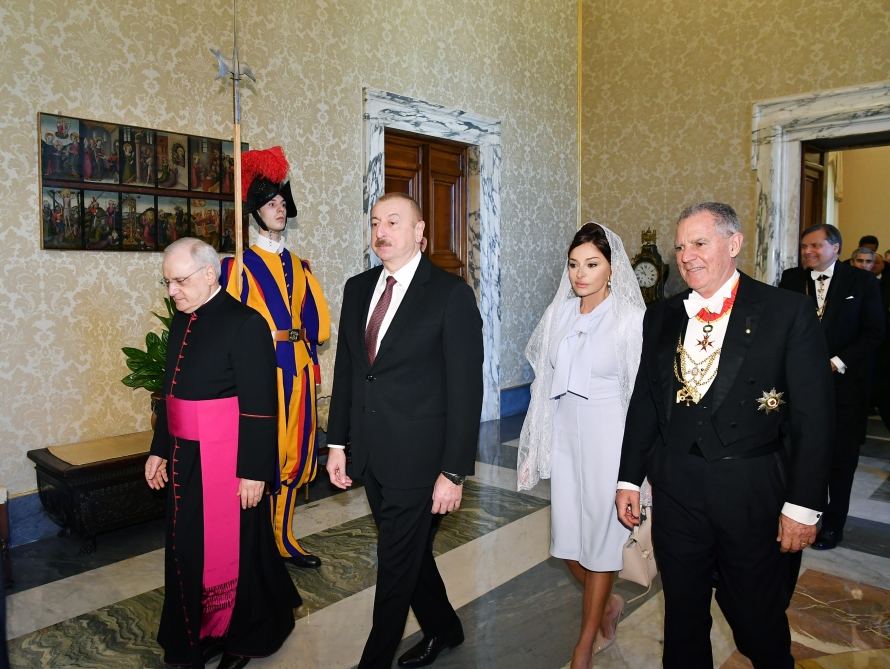 Azərbaycan Prezidenti İlham Əliyev Vatikanda Papa Fransisk ilə görüşüb (FOTO) (YENİLƏNİB)