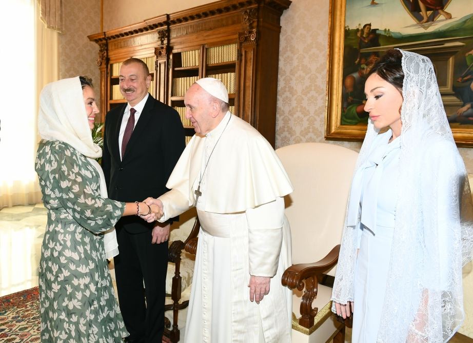 Azərbaycan Prezidenti İlham Əliyev Vatikanda Papa Fransisk ilə görüşüb (FOTO) (YENİLƏNİB)