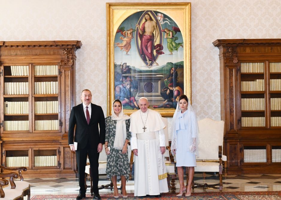 Azərbaycan Prezidenti İlham Əliyev Vatikanda Papa Fransisk ilə görüşüb (FOTO) (YENİLƏNİB)