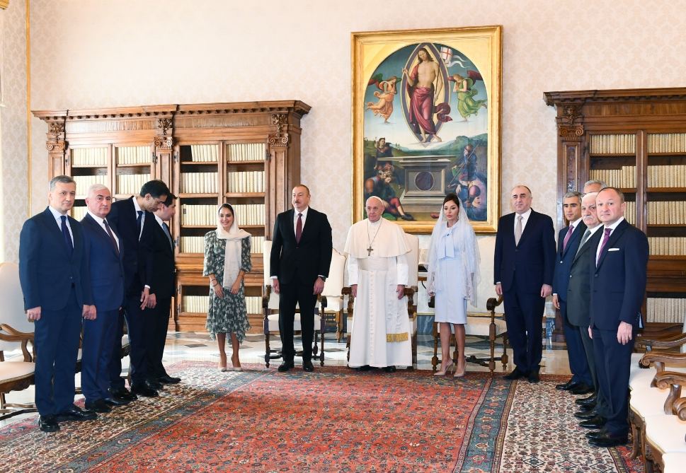 Azərbaycan Prezidenti İlham Əliyev Vatikanda Papa Fransisk ilə görüşüb (FOTO) (YENİLƏNİB)