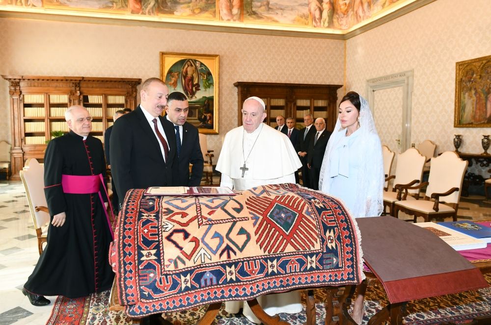 Azərbaycan Prezidenti İlham Əliyev Vatikanda Papa Fransisk ilə görüşüb (FOTO) (YENİLƏNİB)