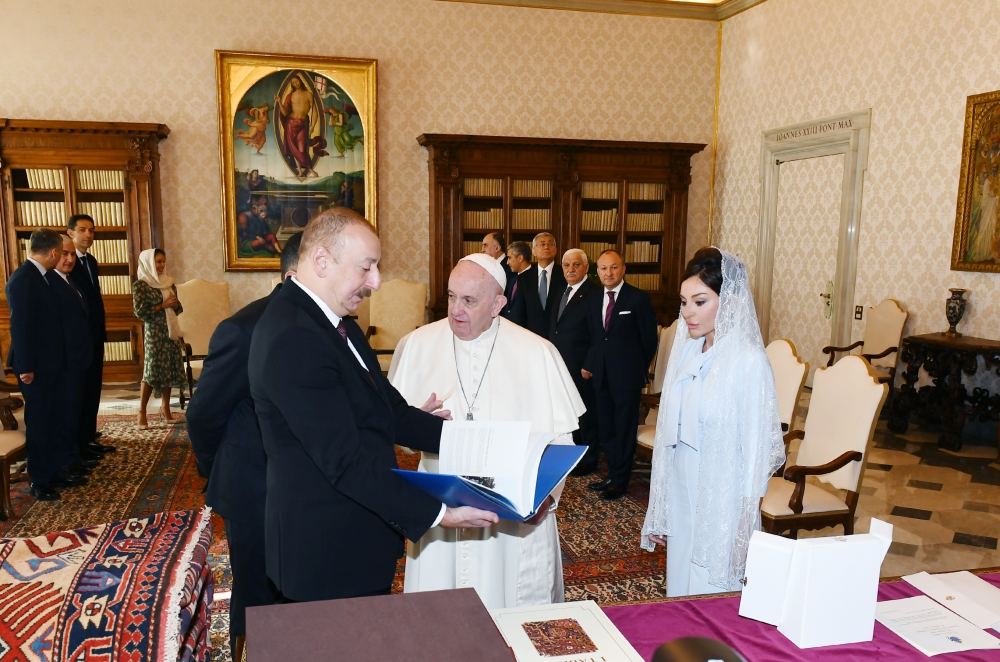 Azərbaycan Prezidenti İlham Əliyev Vatikanda Papa Fransisk ilə görüşüb (FOTO) (YENİLƏNİB)