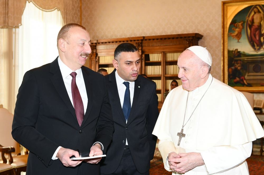 Azərbaycan Prezidenti İlham Əliyev Vatikanda Papa Fransisk ilə görüşüb (FOTO) (YENİLƏNİB)