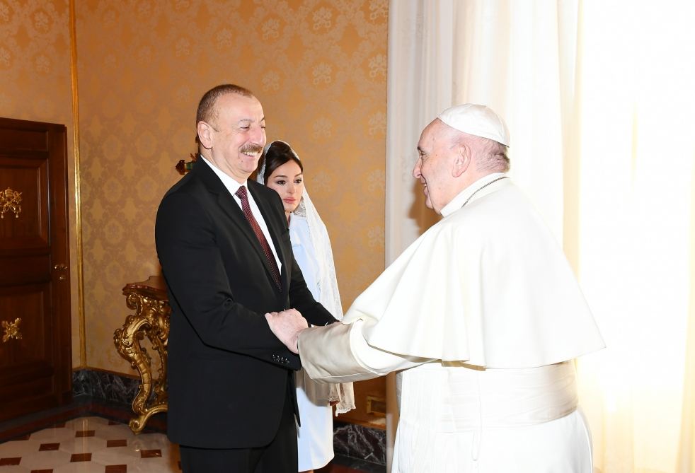 Azərbaycan Prezidenti İlham Əliyev Vatikanda Papa Fransisk ilə görüşüb (FOTO) (YENİLƏNİB)