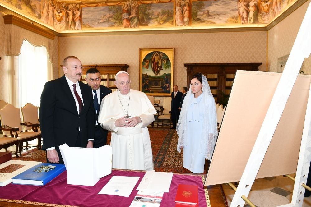 Azərbaycan Prezidenti İlham Əliyev Vatikanda Papa Fransisk ilə görüşüb (FOTO) (YENİLƏNİB)