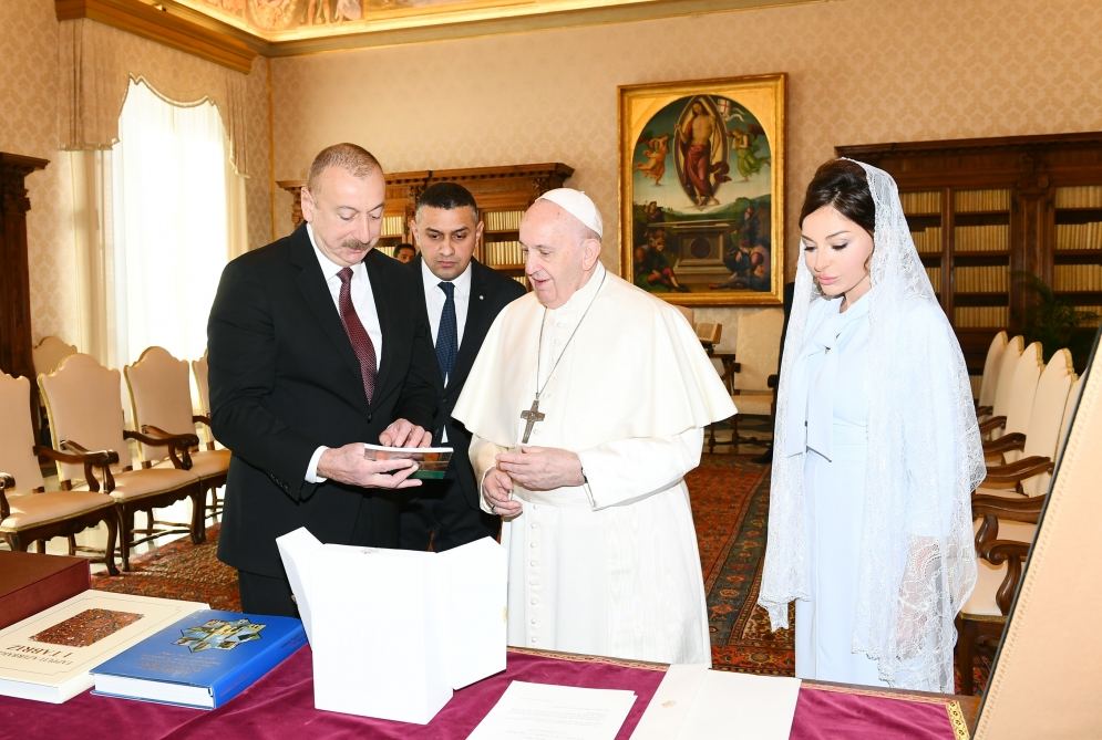 Azərbaycan Prezidenti İlham Əliyev Vatikanda Papa Fransisk ilə görüşüb (FOTO) (YENİLƏNİB)