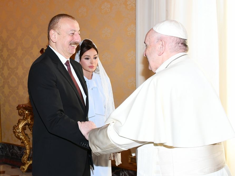 Azərbaycan Prezidenti İlham Əliyev Vatikanda Papa Fransisk ilə görüşüb (FOTO) (YENİLƏNİB)
