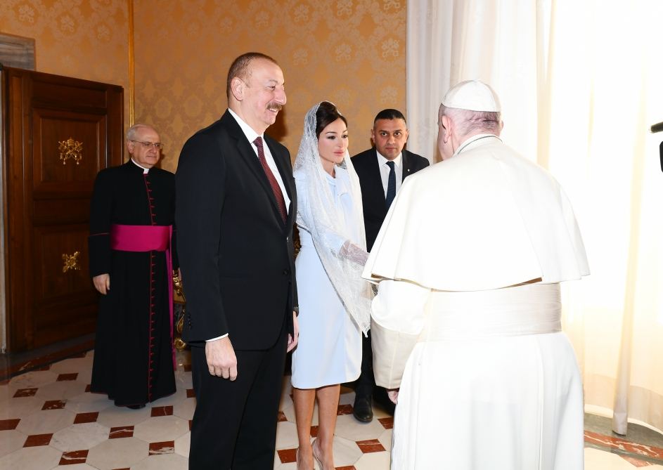 Azərbaycan Prezidenti İlham Əliyev Vatikanda Papa Fransisk ilə görüşüb (FOTO) (YENİLƏNİB)