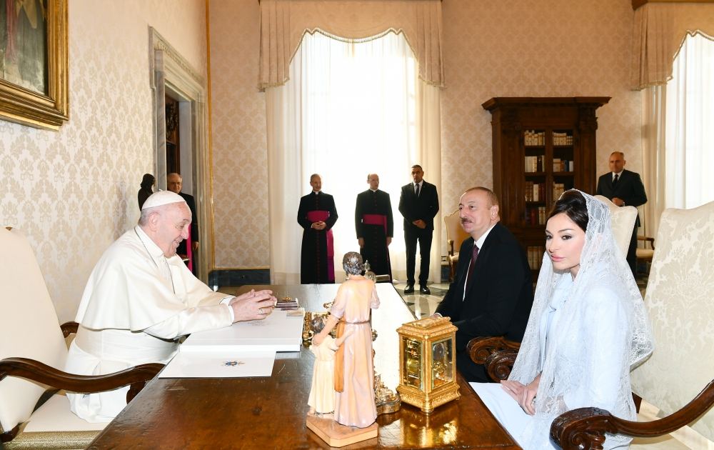 Azərbaycan Prezidenti İlham Əliyev Vatikanda Papa Fransisk ilə görüşüb (FOTO) (YENİLƏNİB)