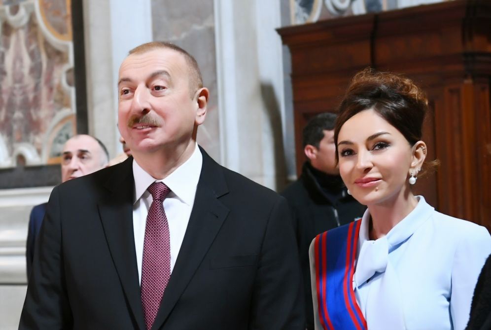 Prezident İlham Əliyev və birinci xanım Mehriban Əliyeva Vatikanda Sikstin Kapellası və Müqəddəs Pyotr Kilsəsi ilə tanış olublar (FOTO)