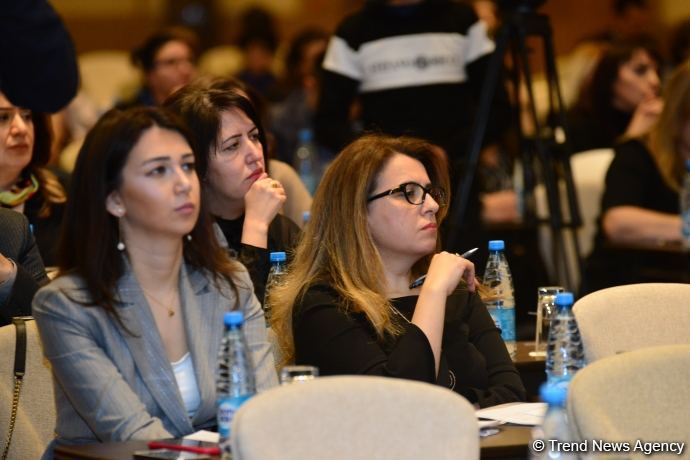 Bakıda məcburi köçkün qadınları ilə bağlı beynəlxalq konfrans keçirilib (FOTO)