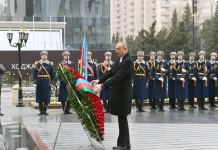 Prezident İlham Əliyev və birinci xanım Mehriban Əliyeva Xocalı soyqırımı qurbanlarının xatirəsini anım mərasimində iştirak ediblər (FOTO) (YENİLƏNİB)