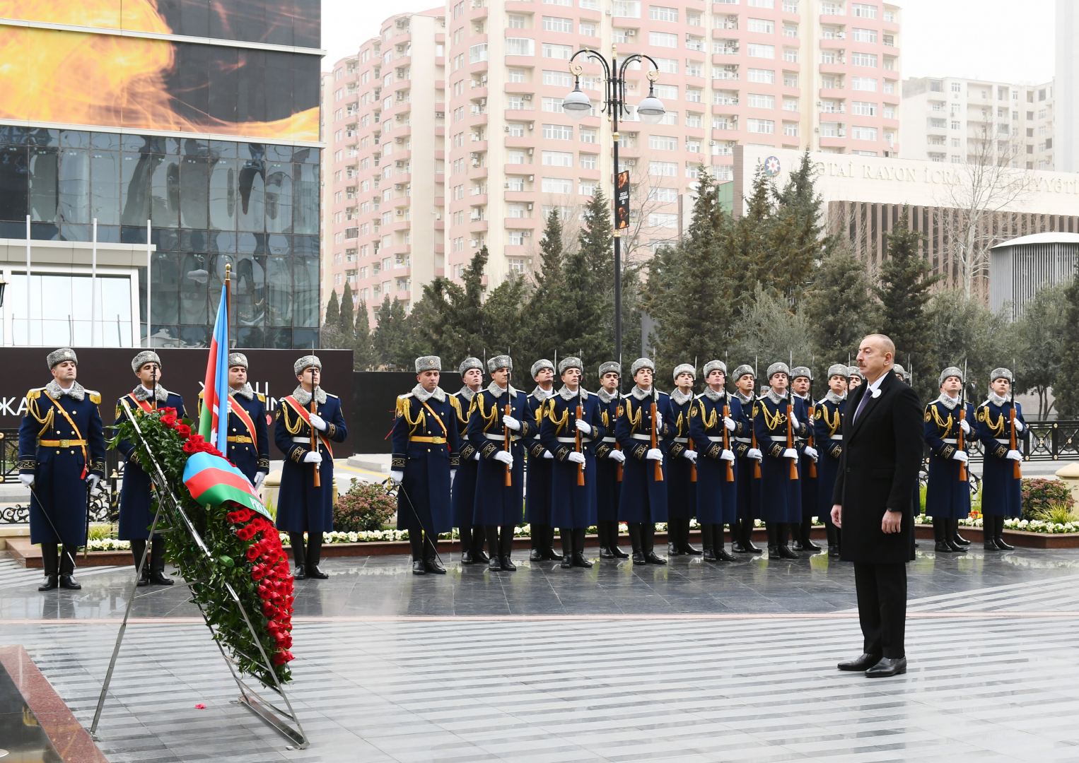 Prezident İlham Əliyev və birinci xanım Mehriban Əliyeva Xocalı soyqırımı qurbanlarının xatirəsini anım mərasimində iştirak ediblər (FOTO) (YENİLƏNİB)