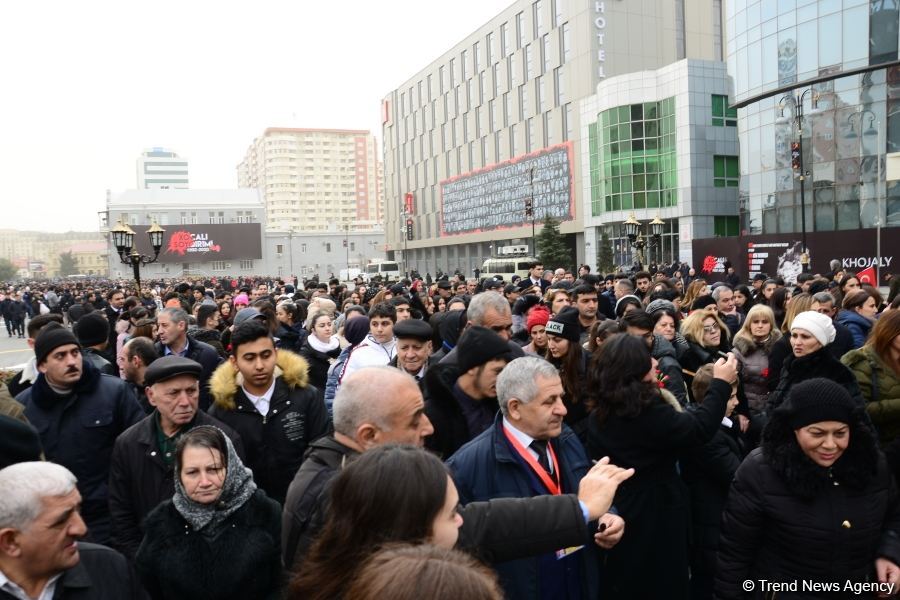 Azərbaycan ictimaiyyəti Xocalı soyqırımı qurbanlarının xatirəsini yad edir (FOTO)