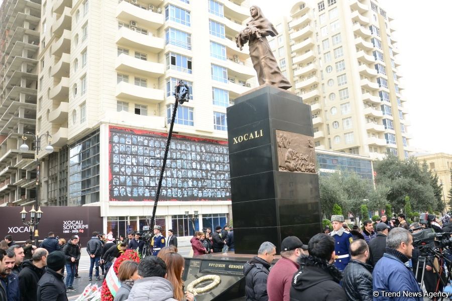 Azərbaycan ictimaiyyəti Xocalı soyqırımı qurbanlarının xatirəsini yad edir (FOTO)