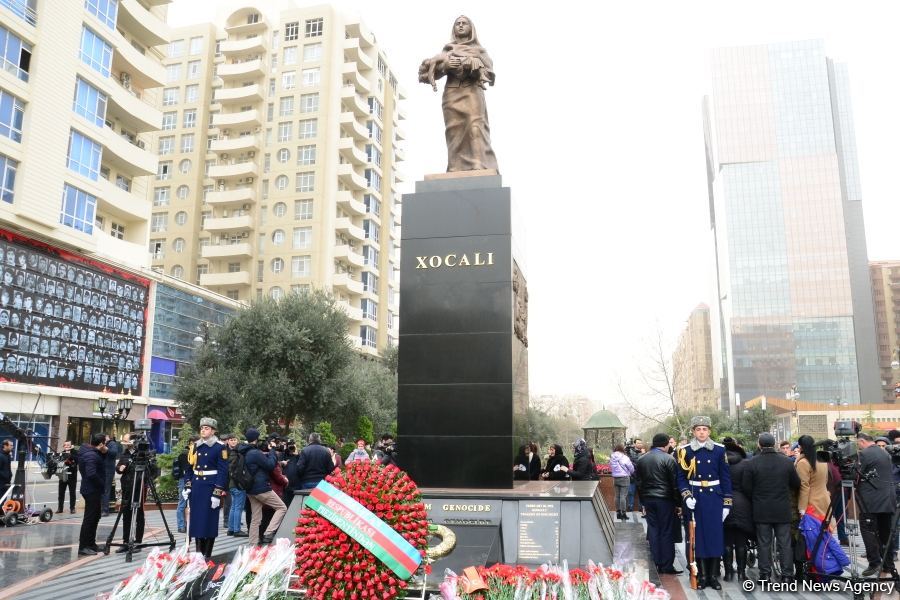 Azərbaycan ictimaiyyəti Xocalı soyqırımı qurbanlarının xatirəsini yad edir (FOTO)